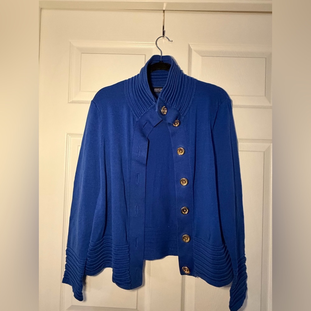 Jones New York blue Blazer with gold buttons and pleated details. Size M